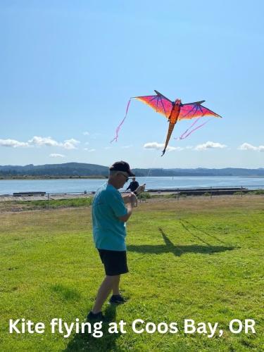 Kite-flying-at-Coos-Bay-OR