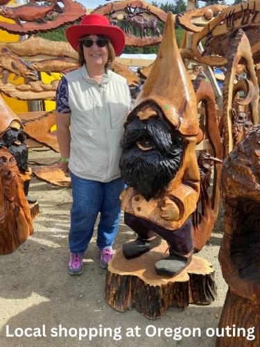 Local-shopping-at-Oregon-outing